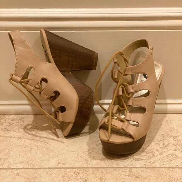 Brand New Guess Lace Up Wooden Heels - Picture 5 of 5